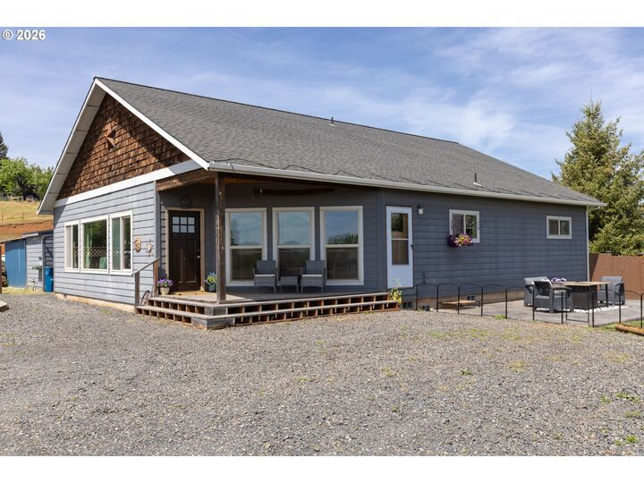 Property Photo: 56 Pyatt Rd WA 98672