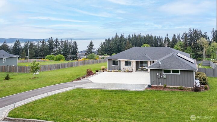 Property Photo: 1409 Village Heights Place WA 98282