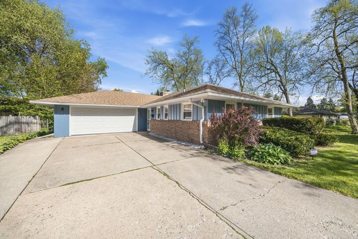 Property Photo:  1311 Coolidge Place  IL 61107 