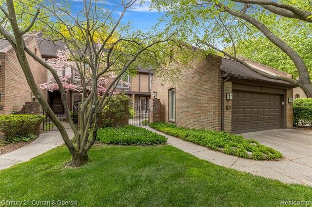 Property Photo: 5 Timberlane Court MI 48126