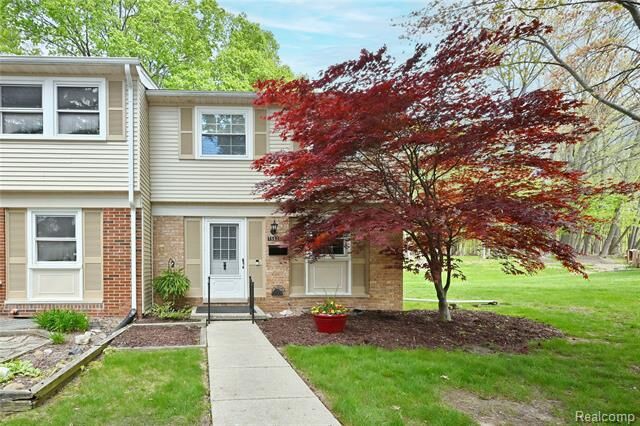 Property Photo:  1562 Brentwood Drive  MI 48098 