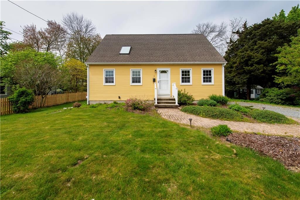 Property Photo:  6 Englewood Court  RI 02885 