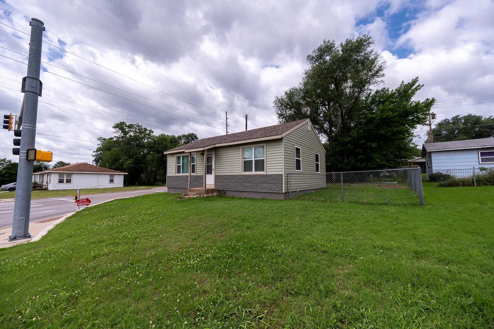 Property Photo:  1501-1501 1/2 N Ohio St  KS 67010 