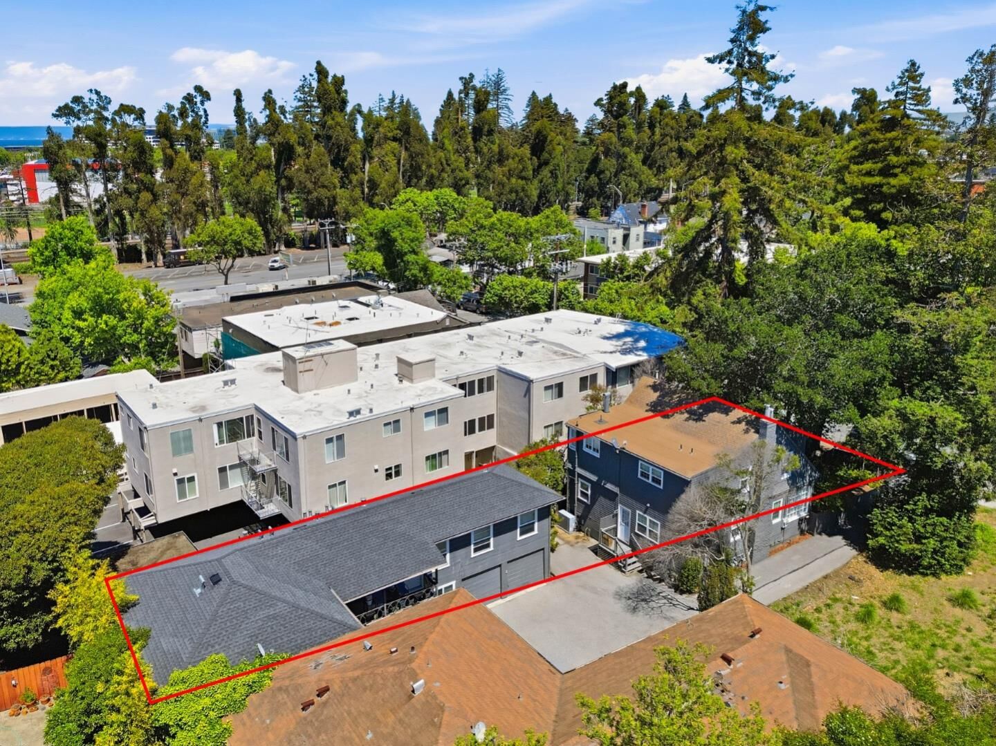 Property Photo:  1124 Douglas Avenue  CA 94010 