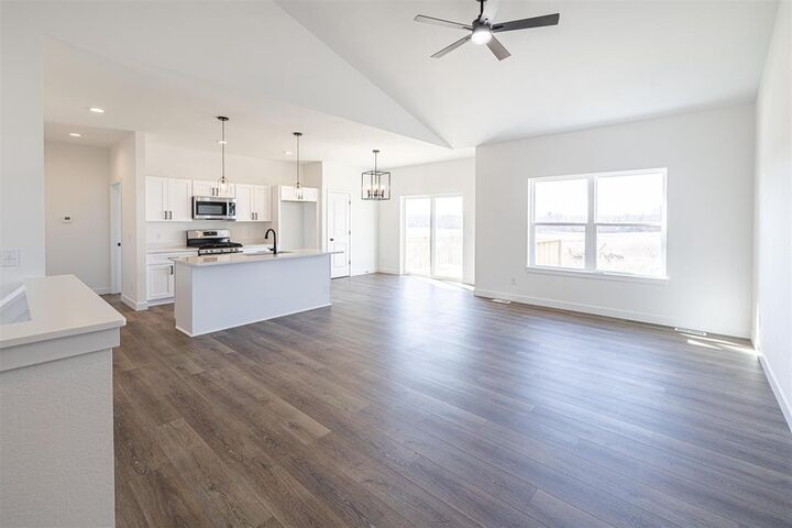 Property Photo:  407 Ridge Court  WI 53576 