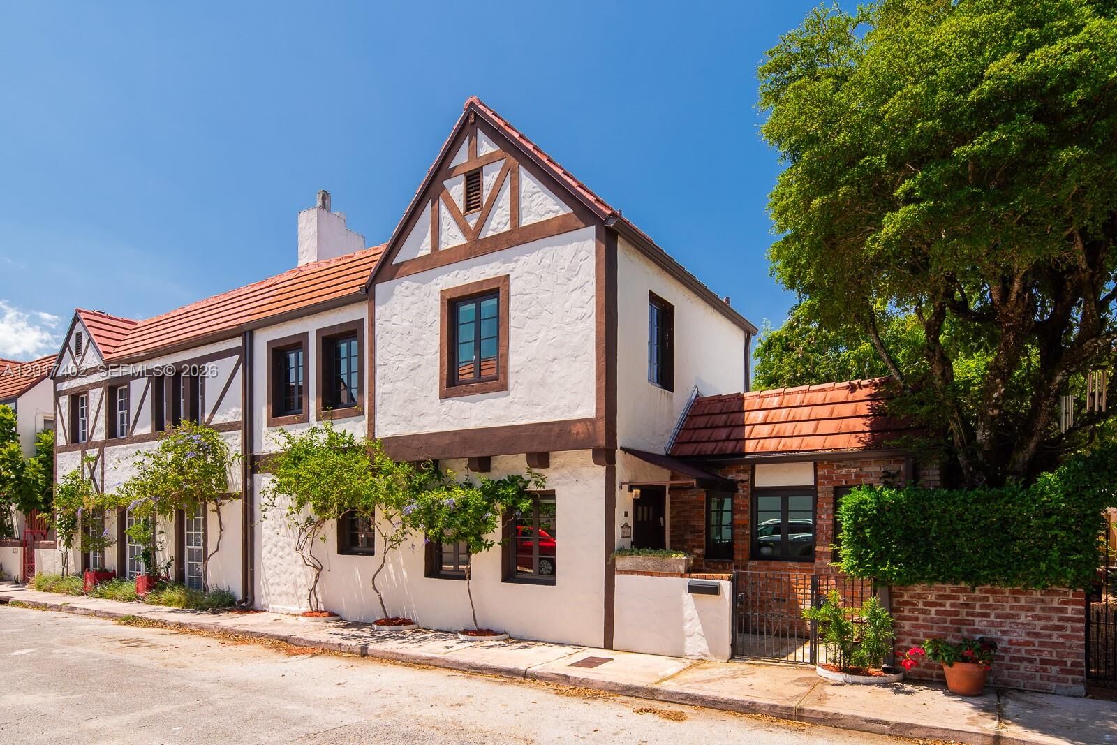 Property Photo:  405 Viscaya Ave 405  FL 33134 
