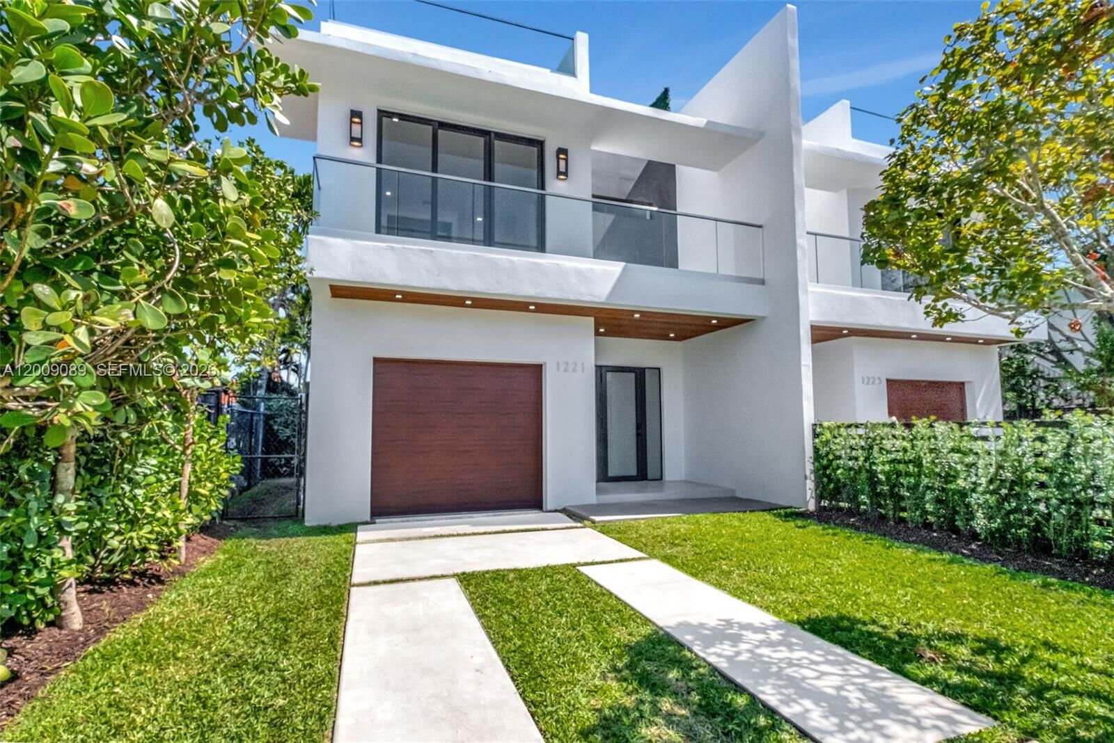 Property Photo:  1223 SW 12th Ct 1223  FL 33135 