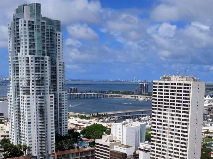 Property Photo:  151 SE 1 St 3204  FL 33131 