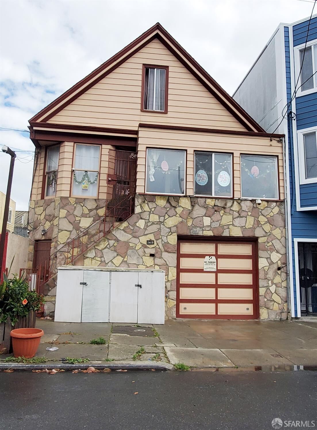 Property Photo:  1415 Hawes Street  CA 94124 