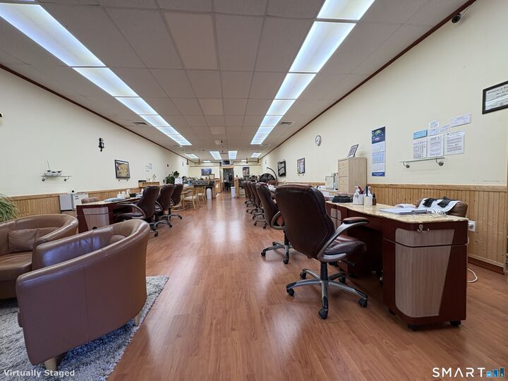 Property Photo:  