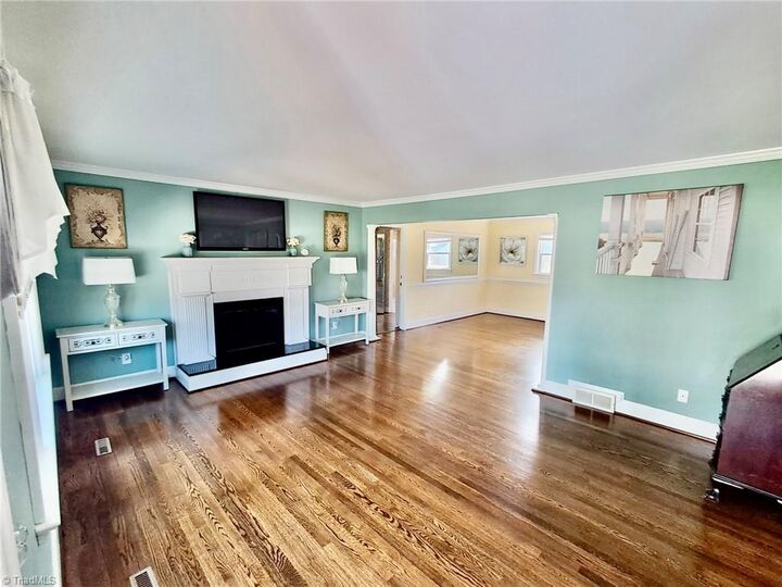Property Photo:  590 N Peace Haven Road  NC 27104 