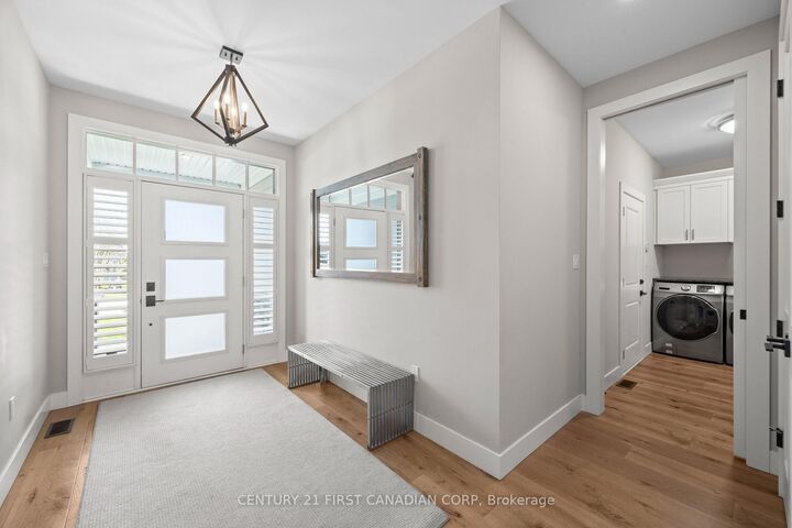 Photo de la propriété: 65 Deerfield Road ON N0M 1T0