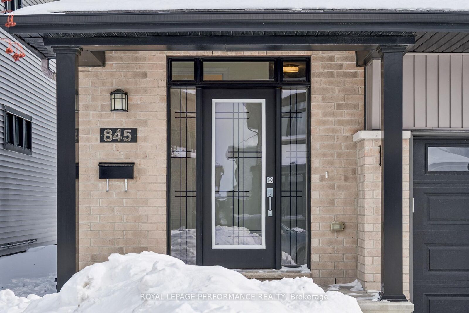 Property Photo: 845 Snap Hook Crescent ON K2J 6V7
