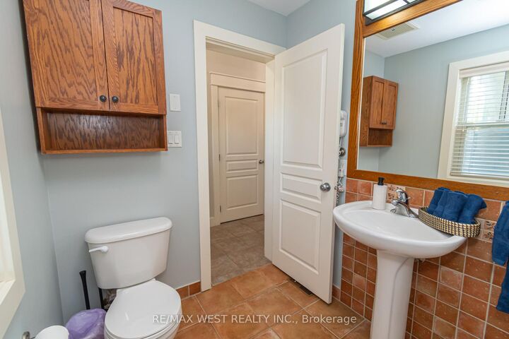 Property Photo: 125 Fairway Court 117 ON L9Y 0P8