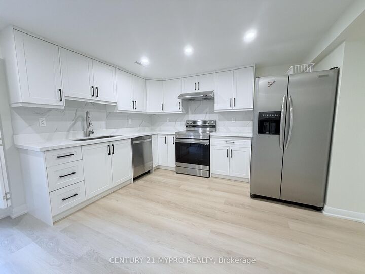 Property Photo: 8 Cedar Forest Court Lower ON L3T 2A4
