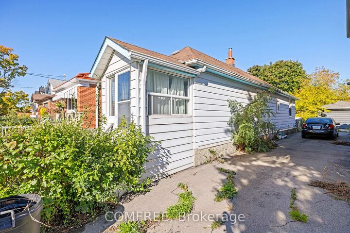 Property Photo: 18 Glasgow Avenue ON M1K 1C1