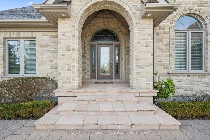 Property Photo: 33 Cassin Court ON N0B 2J0
