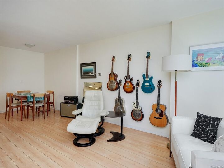 Property Photo:  647 Michigan St 309  BC V8V 1S9 
