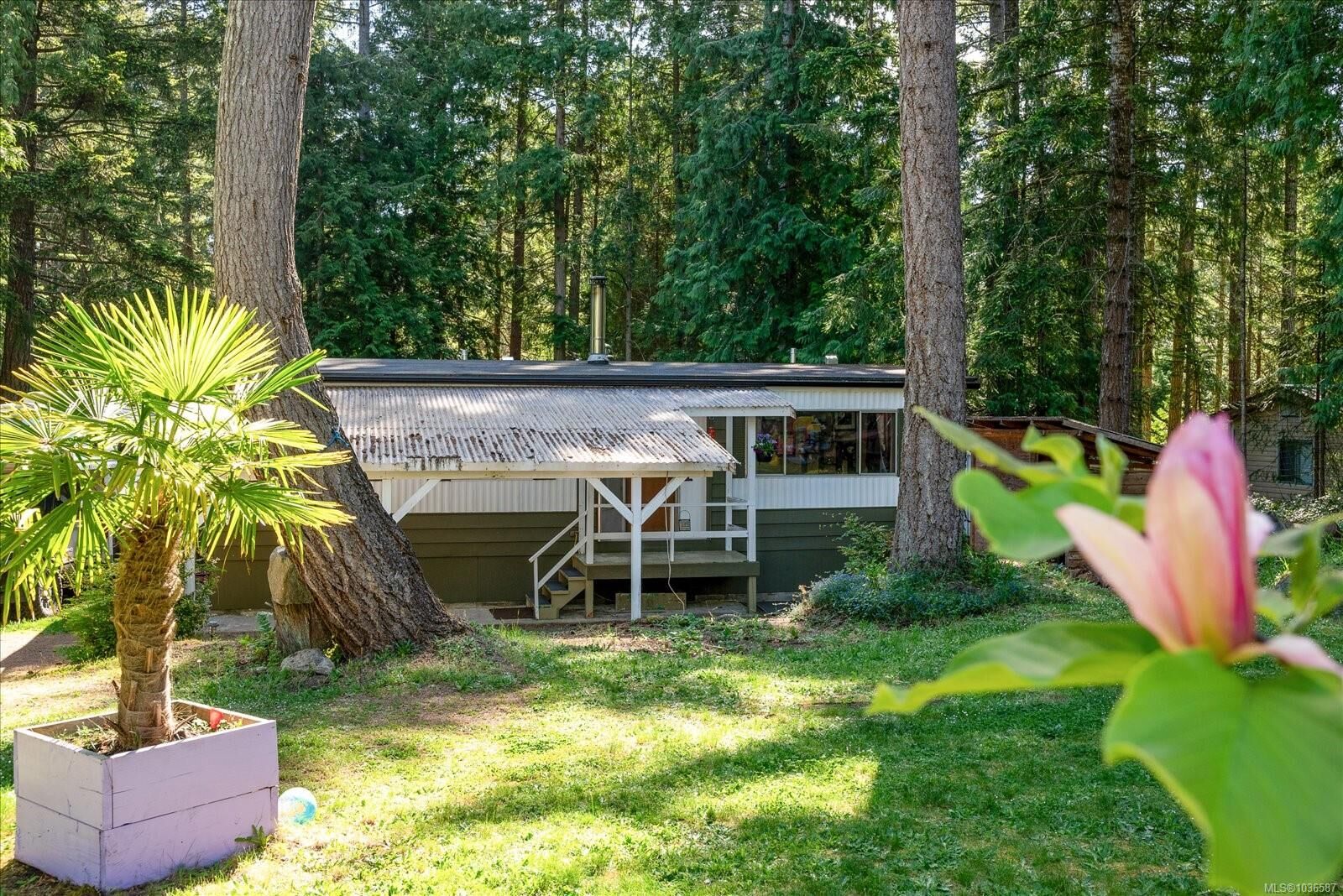 Property Photo:  970 Carmen Cres  BC V0R 1X2 