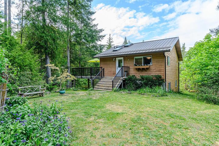 Property Photo:  262 North View Pl  BC V8K 1A9 