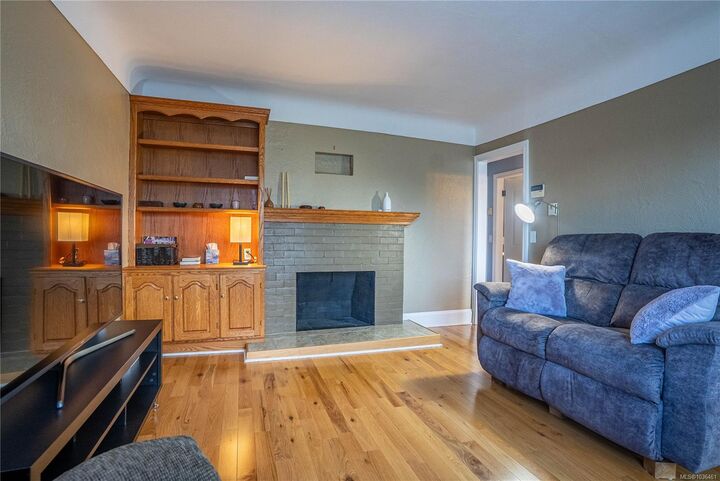 Property Photo:  3165 Wascana St  BC V9A 1W4 