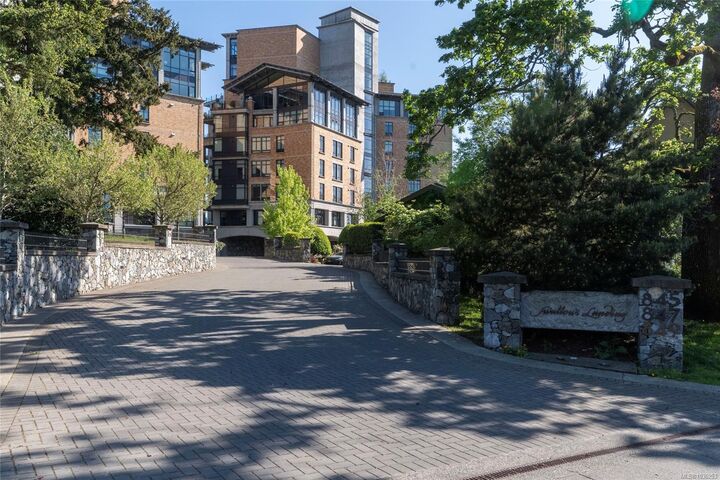 Property Photo:  847 Dunsmuir Rd 106  BC V9A 0A5 