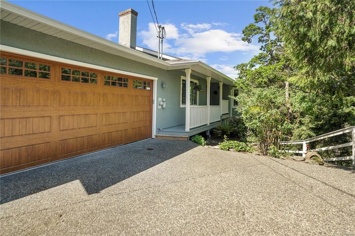 Property Photo:  1071 Hyacinth Ave  BC V8Z 2S7 