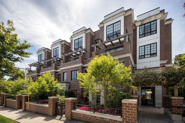 Property Photo:  1011 Burdett Ave 204  BC V8V 3G9 