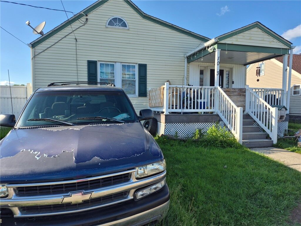 Property Photo:  1013 Henry St  PA 15012 