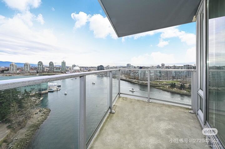Property Photo:  8 Smithe Mews  BC V6B 0A5 