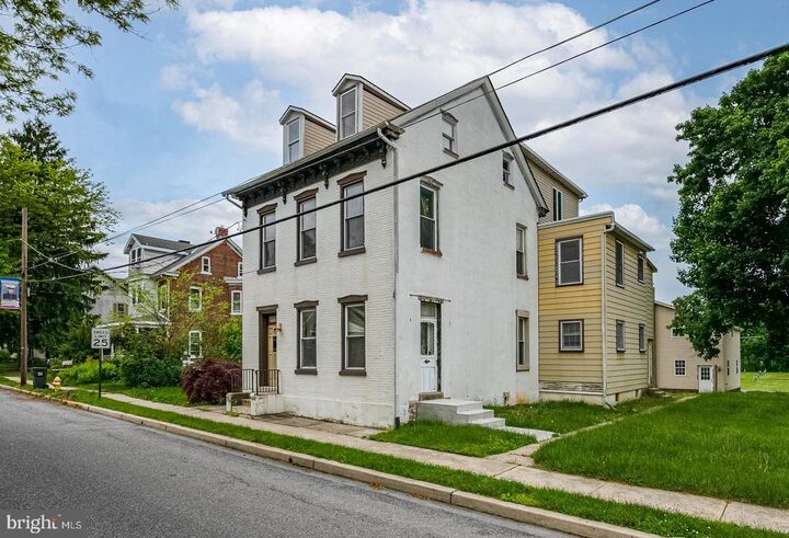 Property Photo:  209 W Franklin Street  PA 19562 