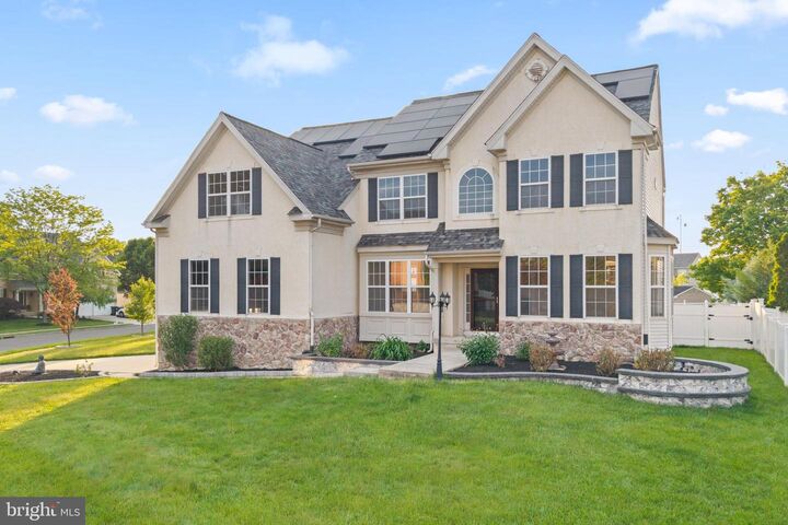 Property Photo: 6 Gateswood Court NJ 08505