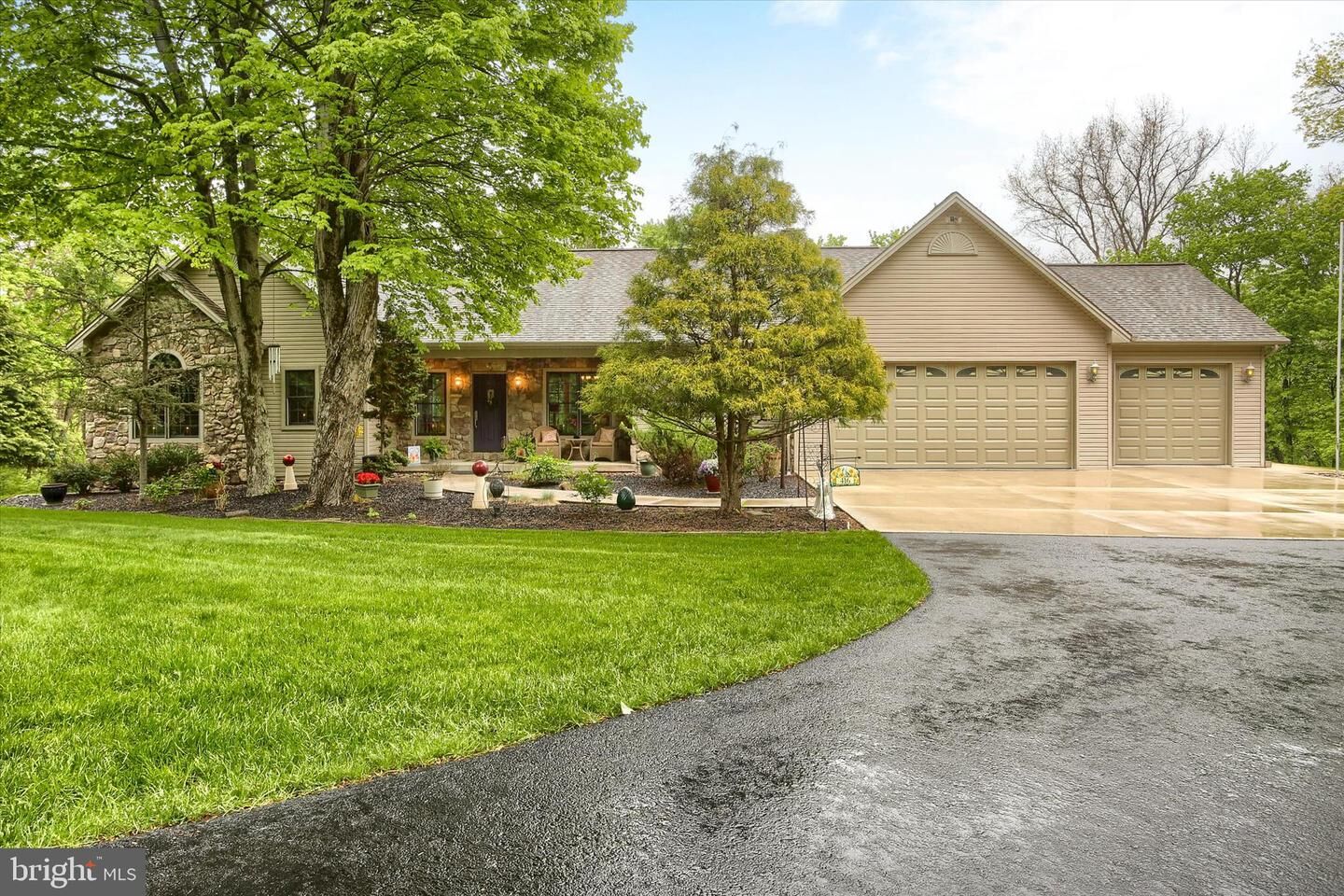 Property Photo:  416 Mehaffie Lane  PA 17112 