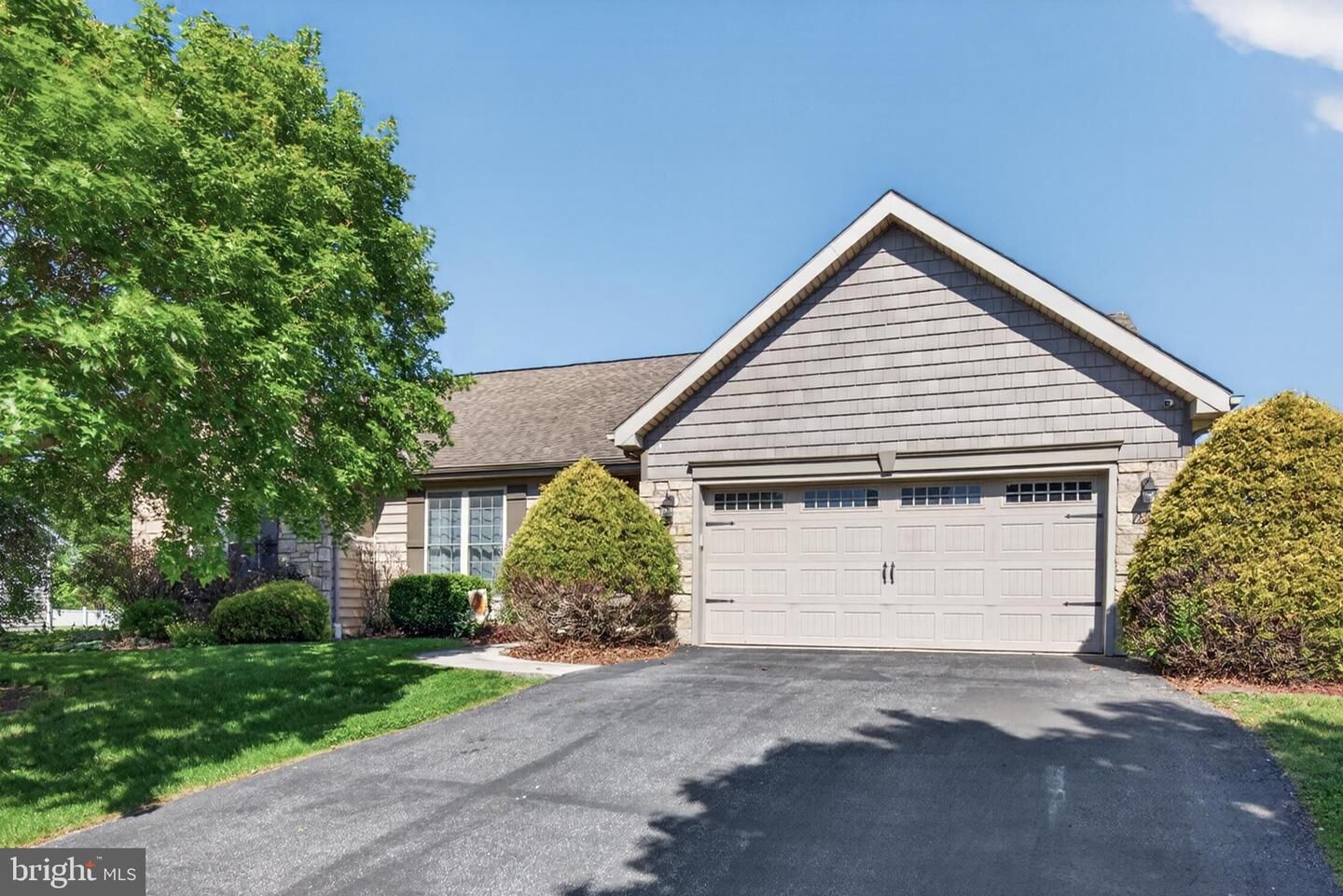 Property Photo:  1241 Shadowbrooke Drive  PA 17315 