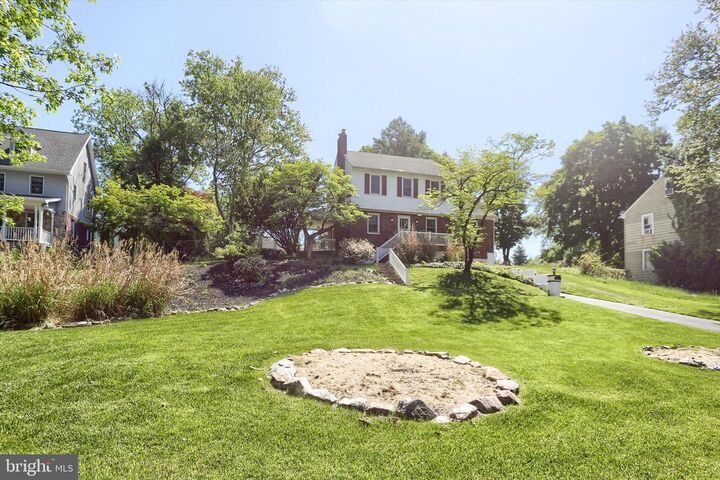 Property Photo:  117 Willow Road  PA 17109 