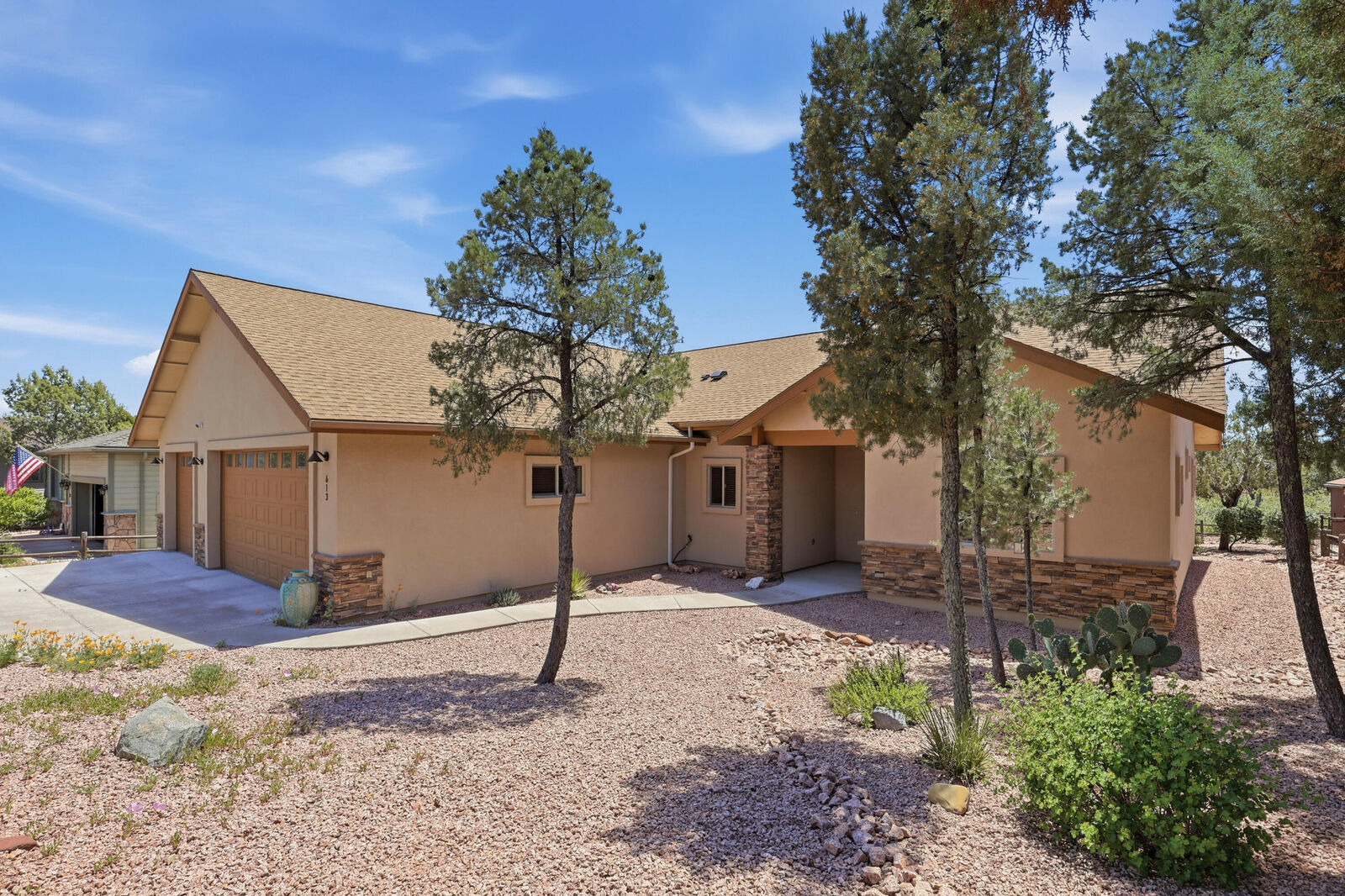 Property Photo:  613 E Hunter Drive  AZ 85541 