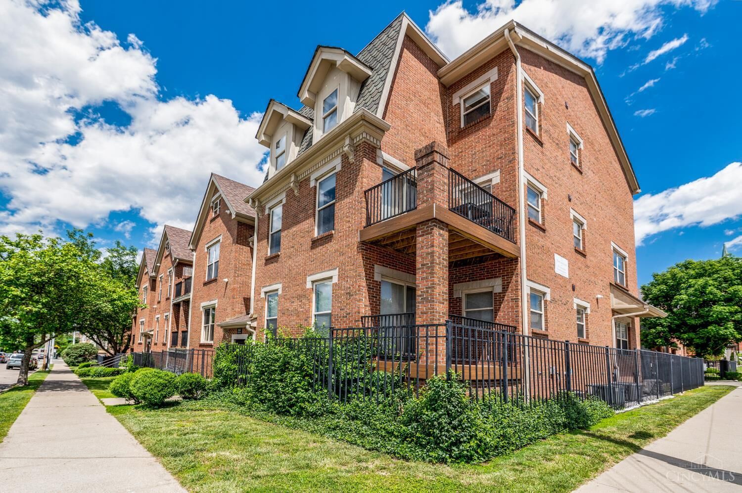 Property Photo:  2822 Eden Avenue  OH 45219 