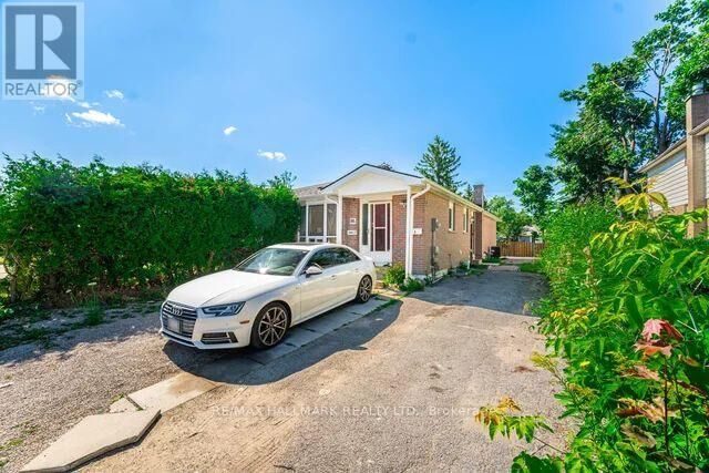 Property Photo:  88 Bernick Drive  ON L4M 2V6 
