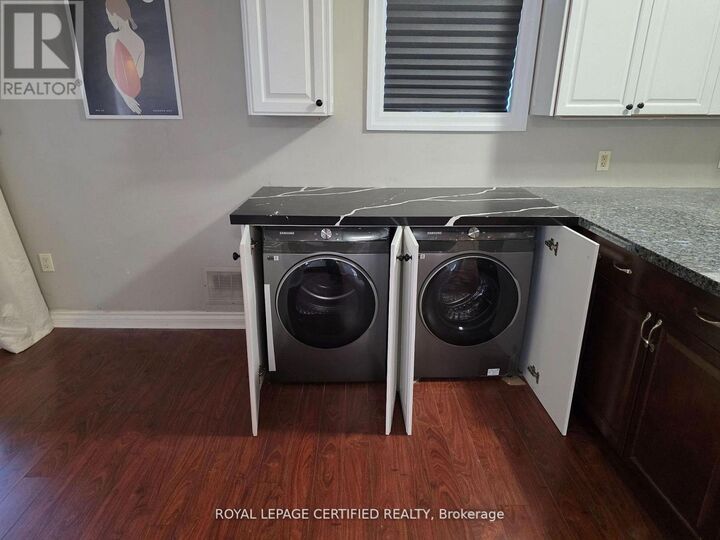 Property Photo:  12 Fabrizio Court  ON L1M 2J1 