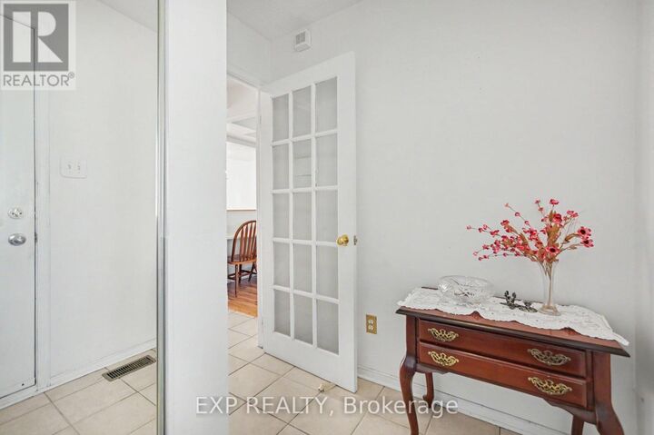 Property Photo:  61 Monterey Drive  ON K2H 7A9 