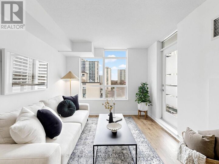 Property Photo:  225 Wellesley Street East 811  ON M4X 1X8 