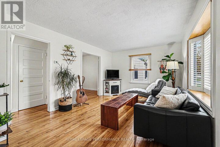 Property Photo:  5 Marshall Avenue  ON K1Z 7X1 