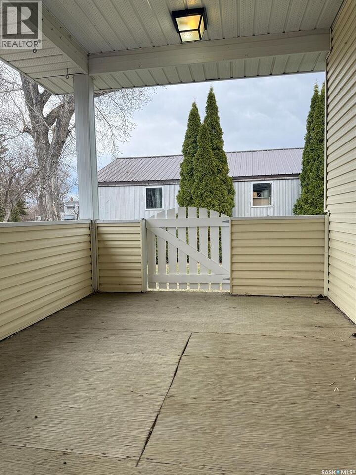 Property Photo:  209 4th Avenue W  SK S0A 2P0 