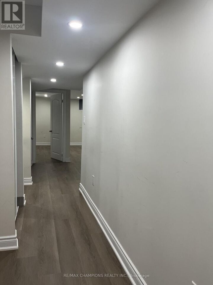 Property Photo:  19 Pentonville Road  ON L6R 3R9 