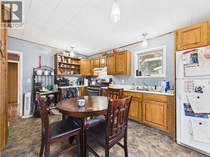 Property Photo:  2345 Dewolfe Avenue  BC V1A 1P8 