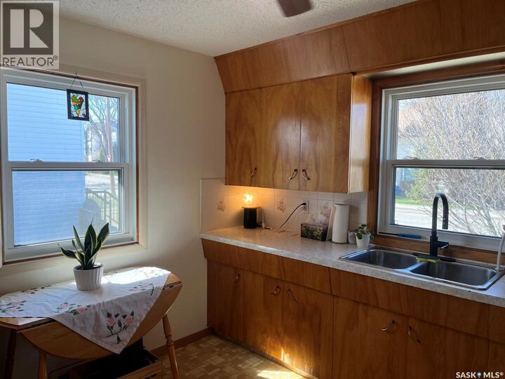 Property Photo:  507 Empress Street  SK S7K 0Y2 