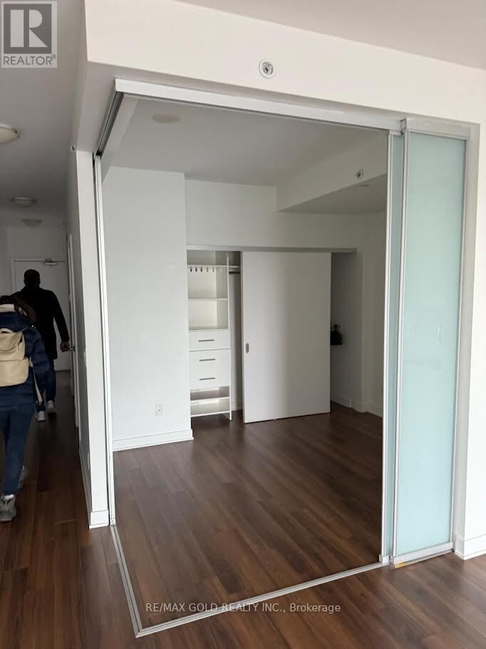 Property Photo:  210 Simcoe Street 904  ON M5T 0A9 