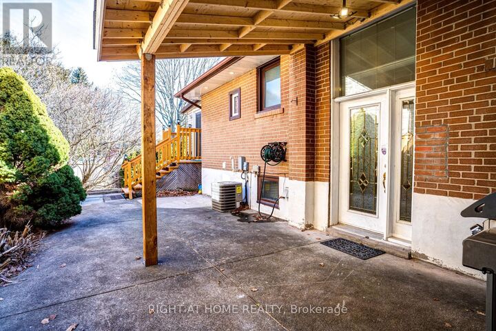 Property Photo: 1579 Ogden Avenue West ON L5E 2H9
