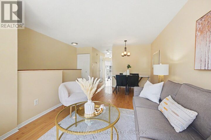 Property Photo:  22 Yorkville Street  ON K2C 4B6 
