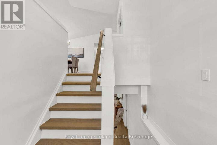 Property Photo:  64 Hickory Boulevard West  ON N7G 4E9 